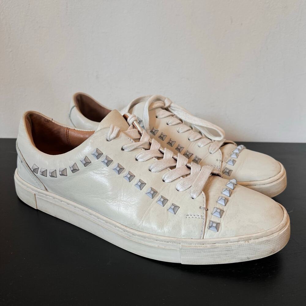 Frye White Distressed Pyramid Stud Lace Up Genuine Leather Sneakers 9M